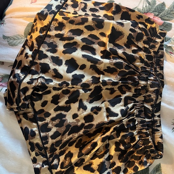 Brand new open the package to take the pictures leopard print lounge set - Picture 6 of 8